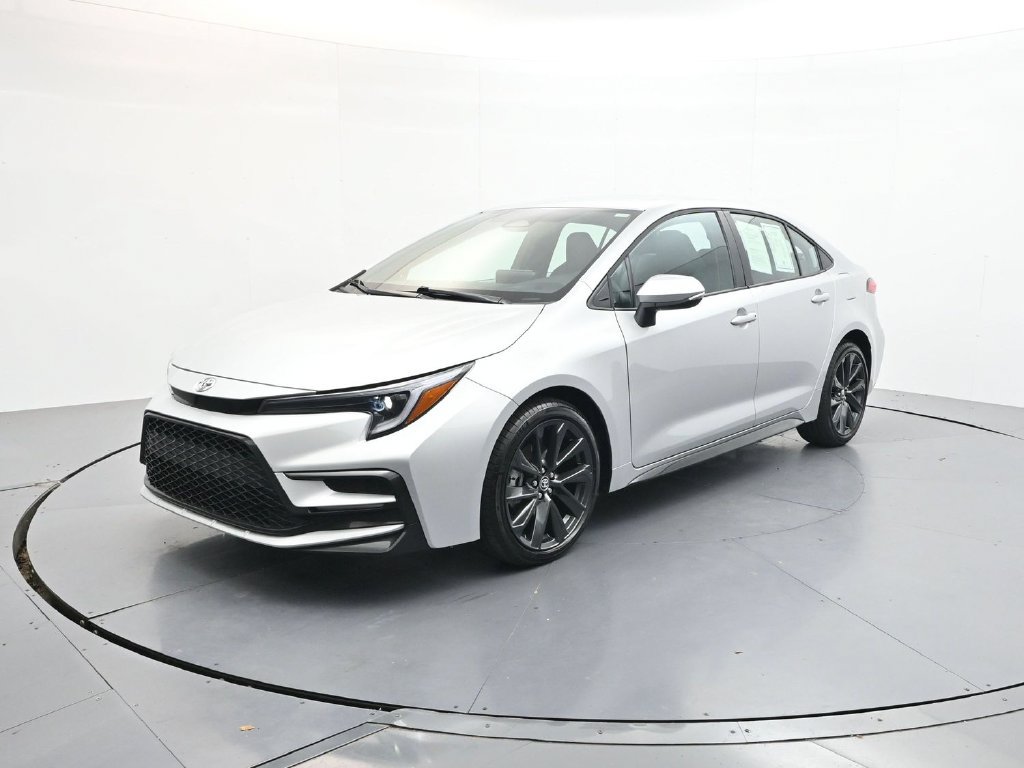 Used 2026 Toyota Corolla SE FWD image 3