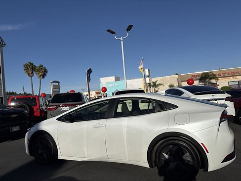 Used 2024 Toyota Prius LE image 5