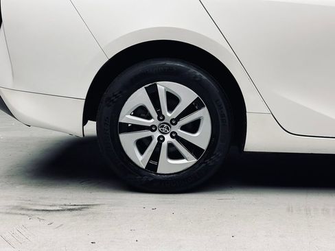 Used 2016 Toyota Prius Four w/ Advanced Technology Package FWD image 42