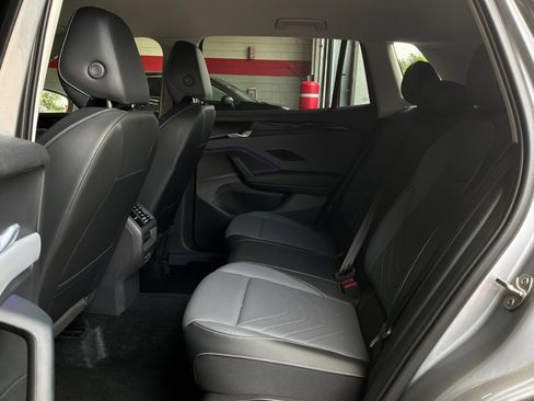 Used 2026 Volkswagen Tiguan SE FWD image 12