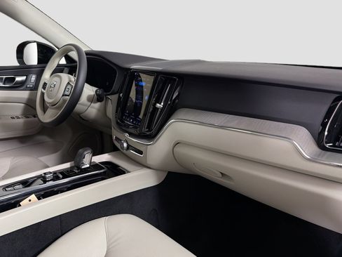 Certified 2024 Volvo XC60 B5 Plus AWD/4WD image 27