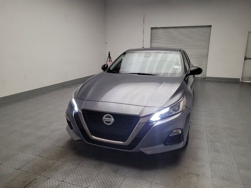 Used 2022 Nissan Altima 2.5 SR FWD image 15