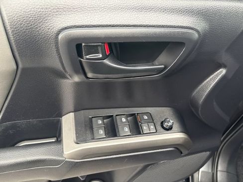 Used 2020 Toyota Tacoma SR5 AWD/4WD image 20
