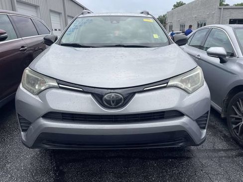 Used 2018 Toyota RAV4 LE FWD image 3