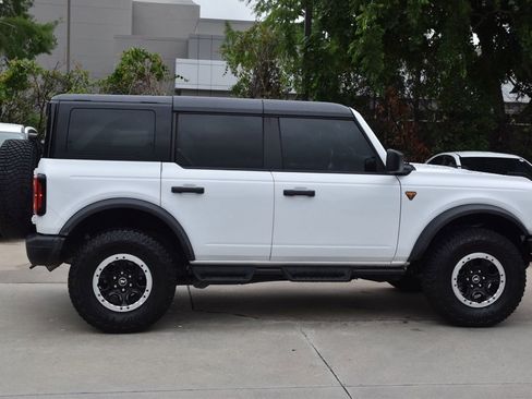 Certified 2024 Ford Bronco Badlands w/ Sasquatch Package AWD/4WD image 6