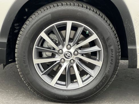 Used 2018 Toyota Highlander XLE image 27