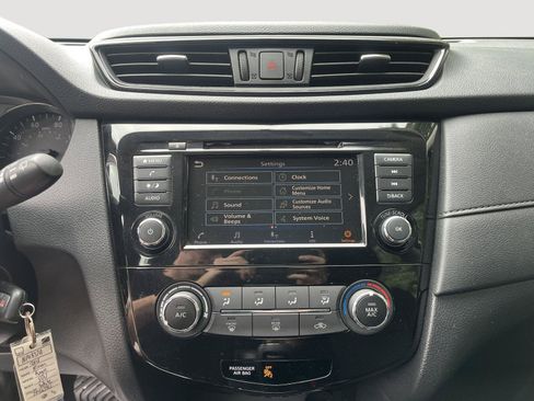 Used 2018 Nissan Rogue S AWD/4WD image 28
