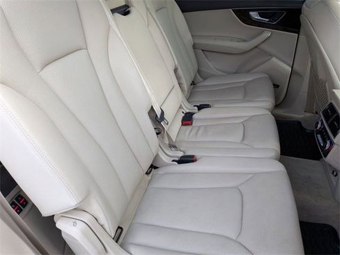 Used 2018 Audi Q7 3.0T Prestige w/ Prestige Package image 32