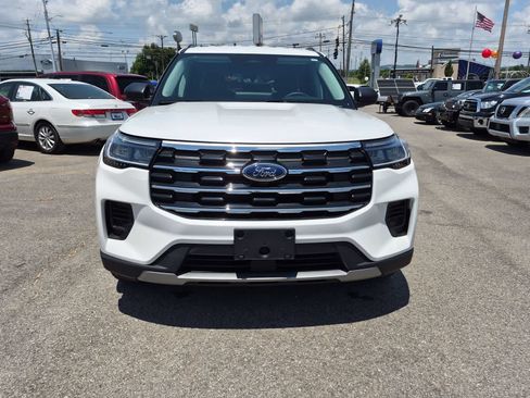 Used 2025 Ford Explorer Active AWD/4WD image 9