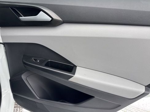 Used 2023 Volkswagen Taos SE image 24