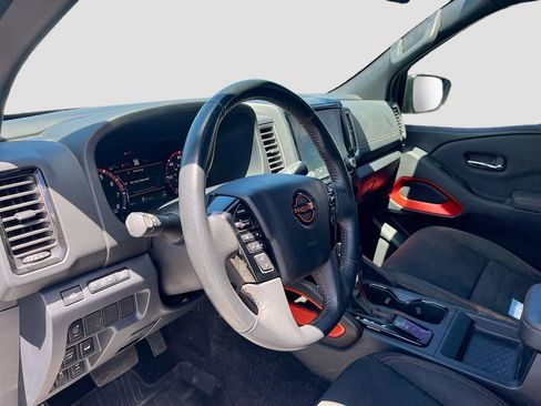 Used 2022 Nissan Frontier PRO-4X w/ Technology Package AWD/4WD image 9