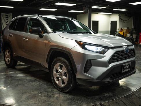 Used 2021 Toyota RAV4 LE image 5