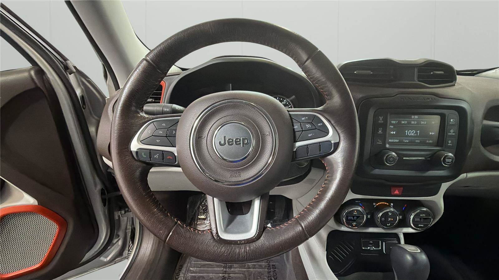 Used 2017 Jeep Renegade Latitude w/ Popular Equipment Group FWD image 22