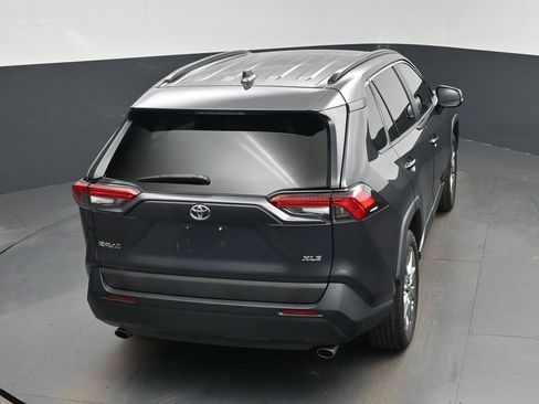 Used 2020 Toyota RAV4 XLE Premium image 40