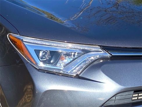 Used 2018 Toyota RAV4 Limited image 4