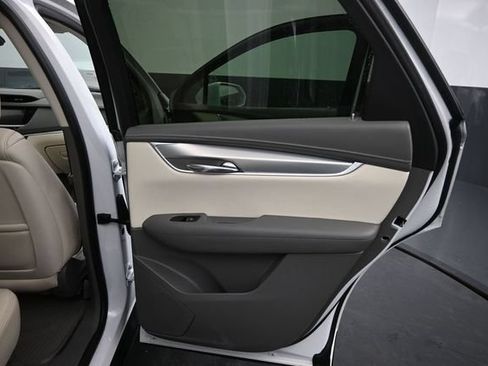 Used 2017 Cadillac XT5 Luxury w/ Advanced Security Package AWD/4WD image 14