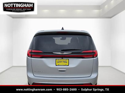 New 2026 Chrysler Pacifica Select