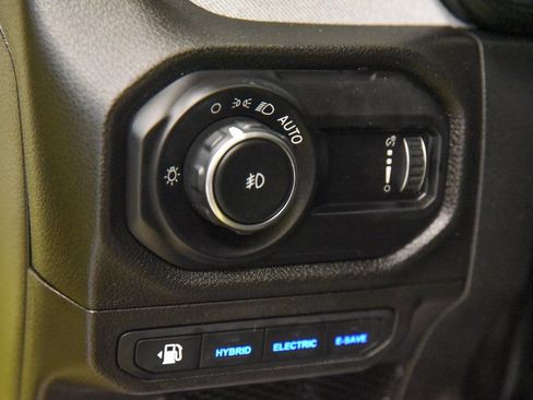 Used 2024 Jeep Wrangler Unlimited w/ Convenience Group image 16