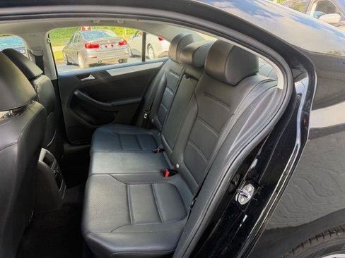 Used 2013 Volkswagen Jetta SE FWD image 14