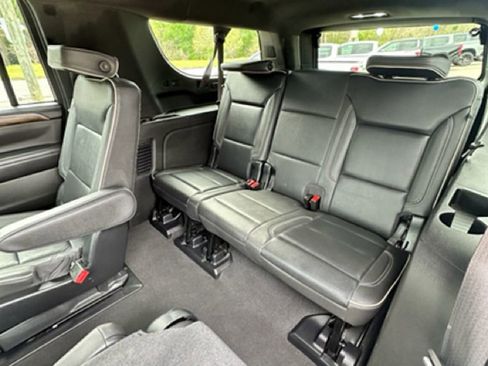 Used 2023 Chevrolet Suburban Premier RWD image 20