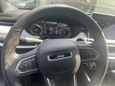 Used 2023 Jeep Compass Latitude AWD/4WD image 9
