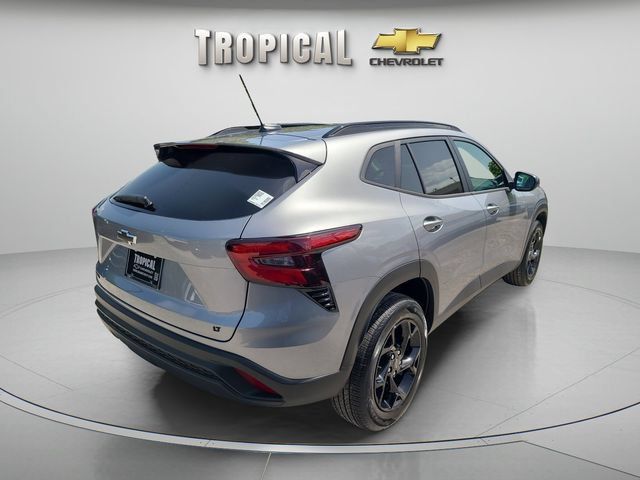 New 2026 Chevrolet Trax LT w/ Midnight Edition FWD image 7