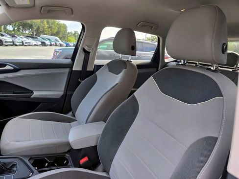 Certified 2024 Volkswagen Taos SE FWD image 16