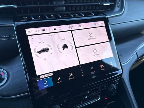 Used 2024 Jeep Grand Cherokee Limited w/ Black Appearance Package image 20