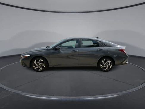 Used 2025 Hyundai Elantra Sport FWD image 9
