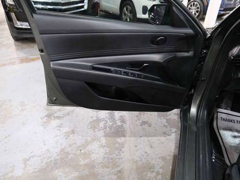 Used 2025 Hyundai Elantra Sport image 17