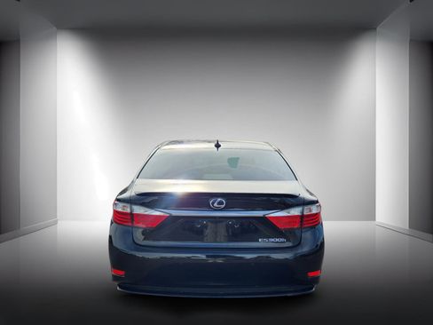 Used 2013 Lexus ES 300h image 6