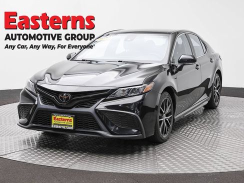 Used 2023 Toyota Camry SE FWD image 1