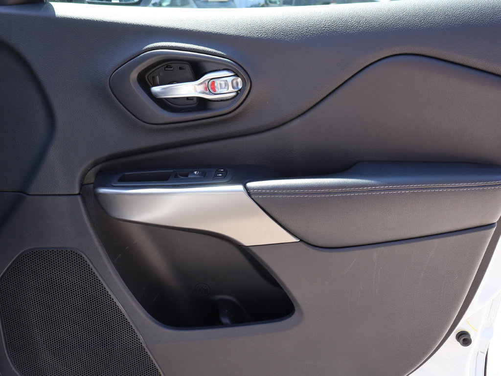 Used 2020 Jeep Cherokee Limited FWD image 7
