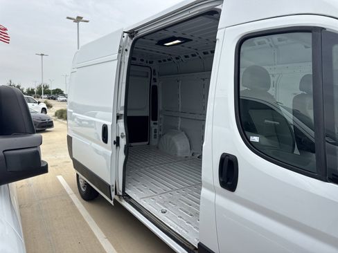 Used 2025 RAM ProMaster 2500 w/ Convenience Group FWD image 22
