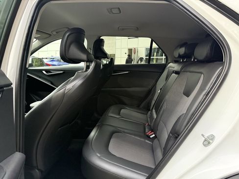 Used 2023 Kia Niro EX image 25