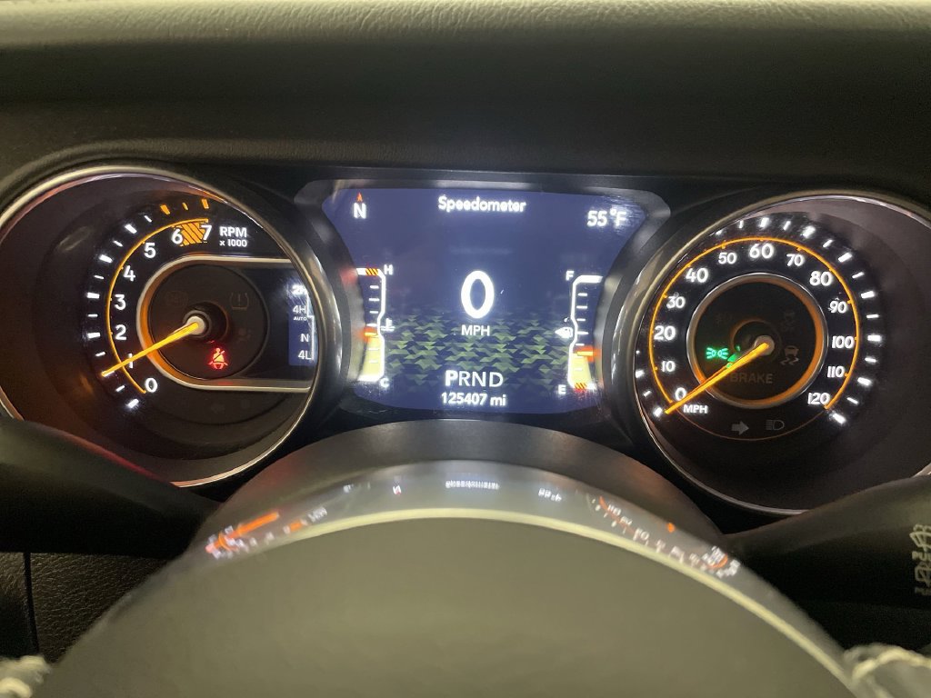 Used 2018 Jeep Wrangler Unlimited Sahara AWD/4WD image 6