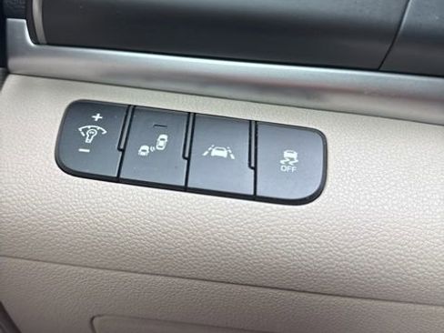 Used 2020 Hyundai Elantra Limited FWD image 16