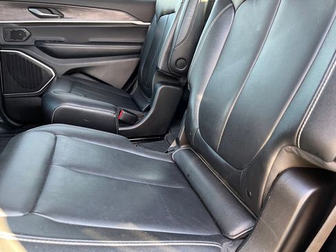 Used 2022 Jeep Grand Cherokee L Limited image 17