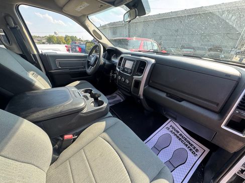 Used 2022 RAM 1500 Classic SLT AWD/4WD image 32