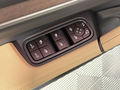 Used 2026 Porsche Cayenne Coupe image 13