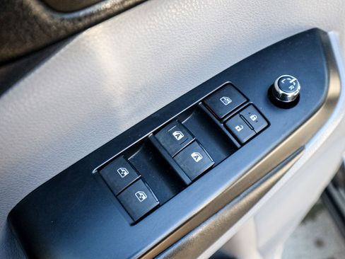 Used 2019 Toyota Highlander XLE image 15