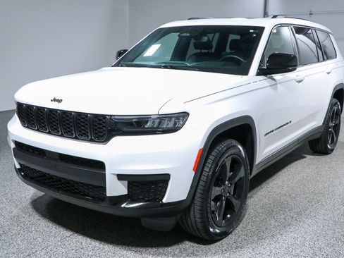 Used 2023 Jeep Grand Cherokee L Laredo AWD/4WD image 33