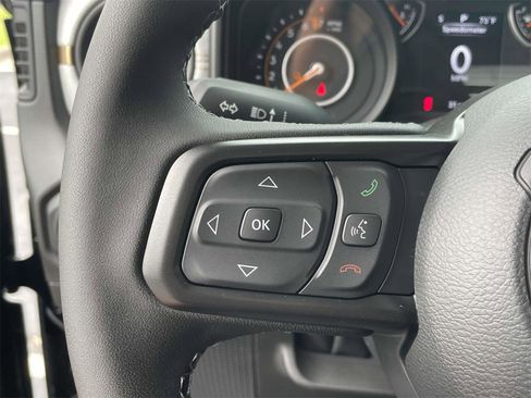 New 2025 Jeep Gladiator Sport image 12