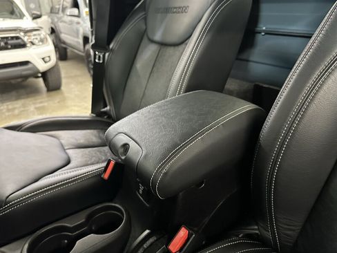 Used 2013 Jeep Wrangler Unlimited Rubicon AWD/4WD image 34