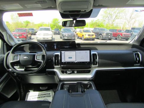 Used 2025 Ford Expedition Max Platinum AWD/4WD image 12