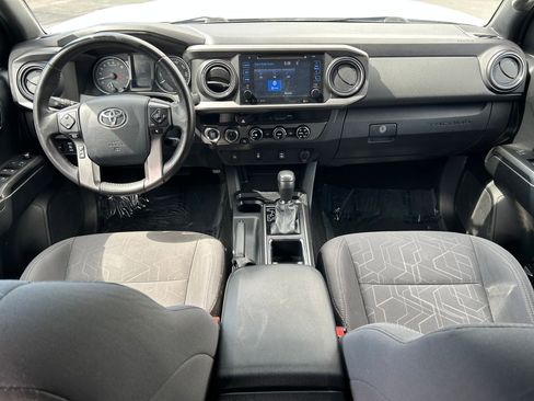 Used 2017 Toyota Tacoma TRD Sport w/ Tow Package (A/T) AWD/4WD image 23
