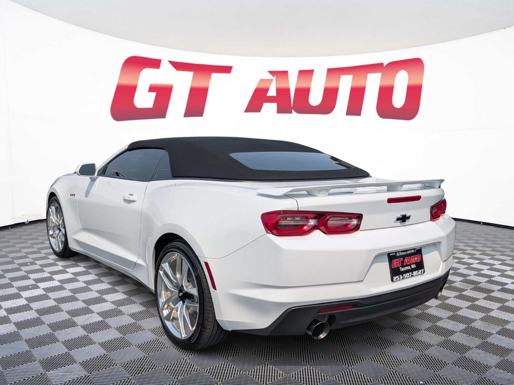 Used 2021 Chevrolet Camaro LT w/ Technology Package RWD image 3