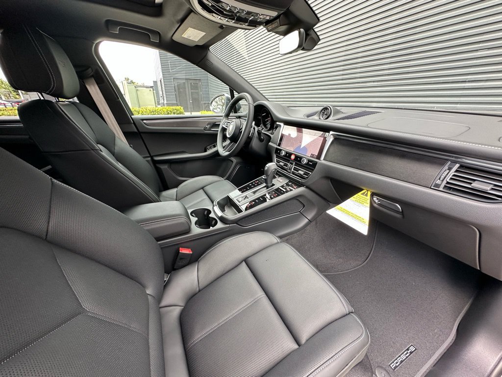 Used 2026 Porsche Macan GTS AWD/4WD image 41