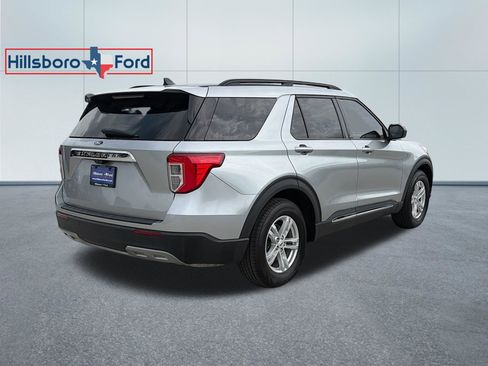 Used 2023 Ford Explorer XLT w/ Equipment Group 202A RWD image 7
