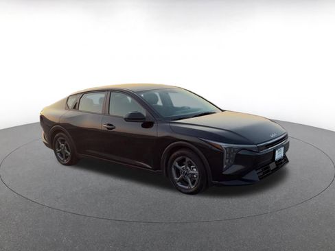 Used 2025 Kia K4 LXS image 2